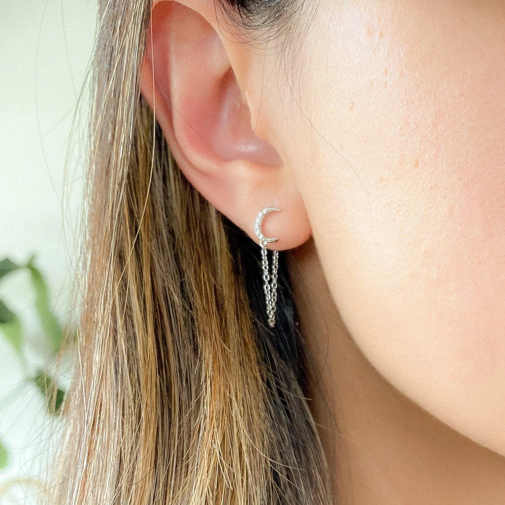 Cielo Chain Huggie Earring